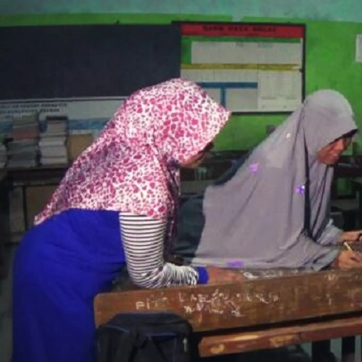 Berebut Bangku Sejak Pukul 04.00 WIB di Hari Pertama Sekolah - Regional  Liputan6.com