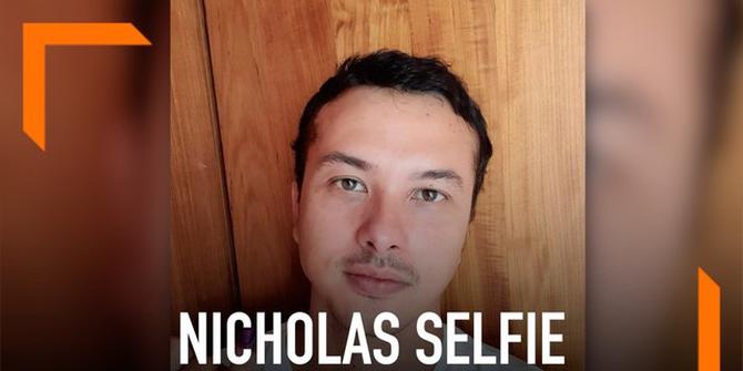 VIDEO: Usai Nyoblos, Nicholas Saputra Selfie Untuk Pertama Kali