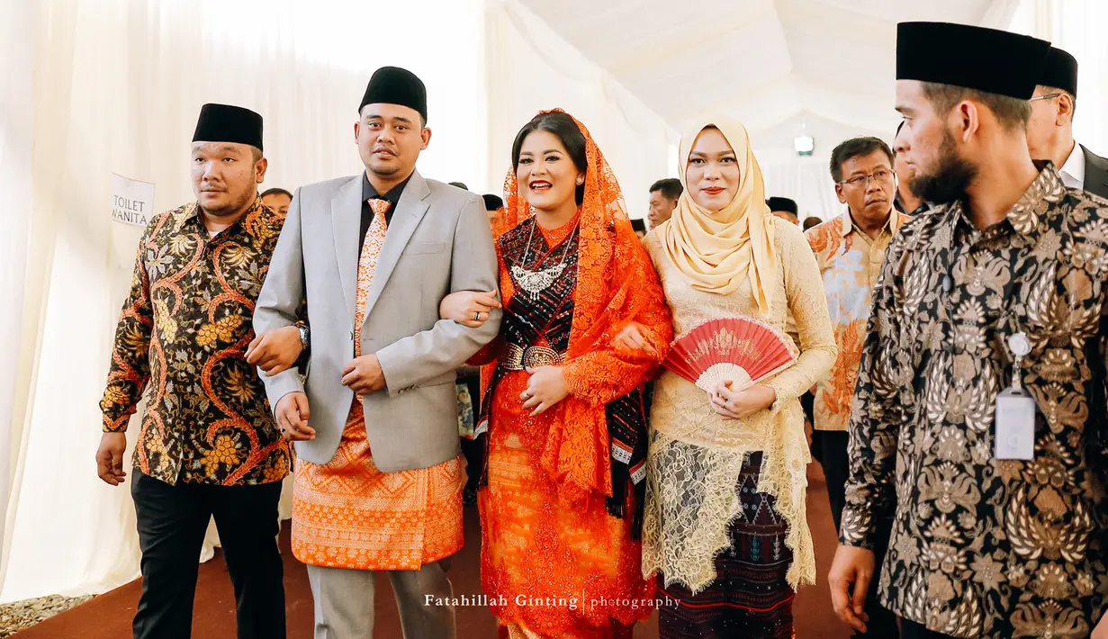 Acara ngunduh mantu Putri Jokowi, Kahiyang Ayu dan Bobby kembali digelar di Medan, Sumatra Utara. Sejak Jumat (24/11) pagi, acara adat terus dilanjutkan hingga besok pagi sekitar pukul 08.00 pagi. (Foto: Fatahillah Ginting Fotography Medan)