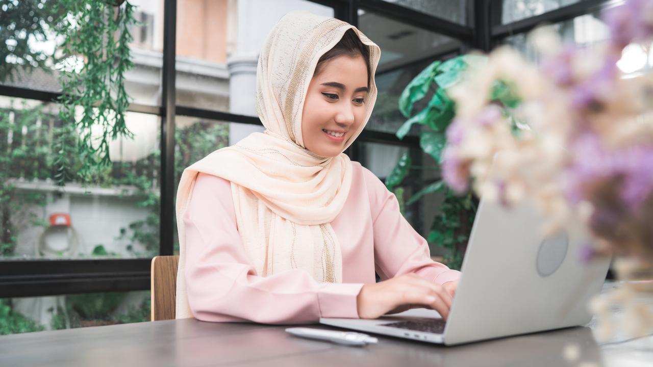 Ilustrasi Islami, muslimah, belajar, hadis