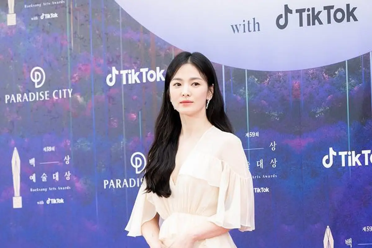 7 Gaya ‘Dewi Korea’ di Red Carpet Baeksang Arts Awards 2023, Suzy hingga Song Hye Kyo