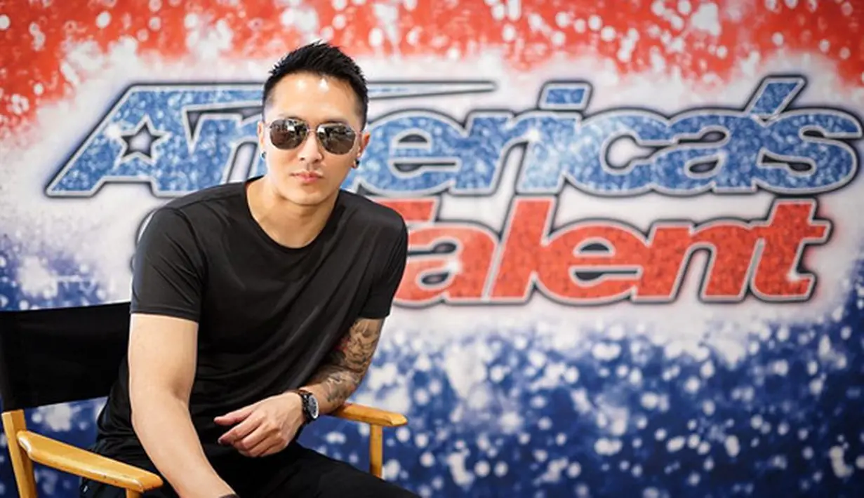 "Itu sih yang ditakutkan. Karena gue harus lolos dengan cepat dan aman dalam 90 detik. Kalau nggak, bakalan kebakar dan ketusuk sama tombak setinggi 1,5 meter," tulis Demian lebih lanjut. (Instagram/_demianaditya_)