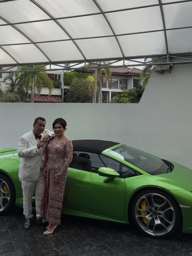 Keluarga Hotman Paris di Pernikahan Frank Hutapea