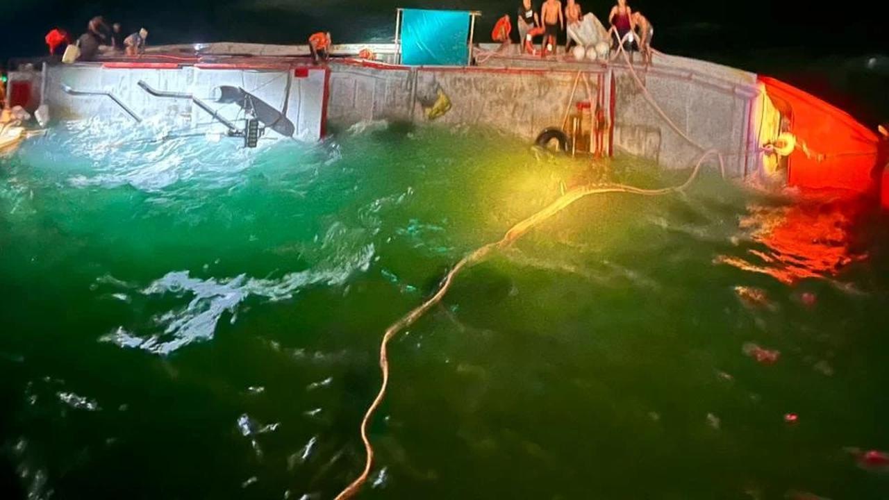 Evakuasi ABK Kapal Terbalik di Laut Arafuru