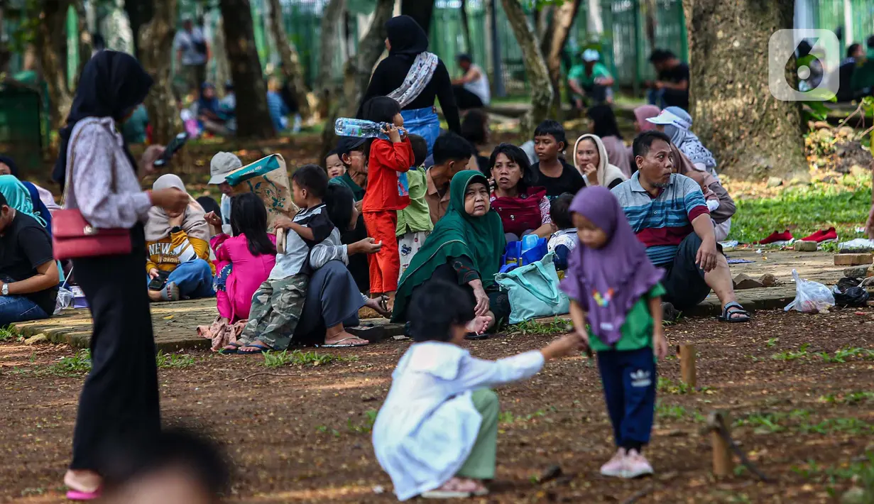 Diprediksi, pengunjung Monas akan mencapai 20 ribu hingga 40 ribu hingga akhir musim libur Lebaran 2024. (Liputan6.com/Angga Yuniar)