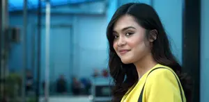 Menyusun tugas akhir, Vebby Palwinta ingin jadi notaris.