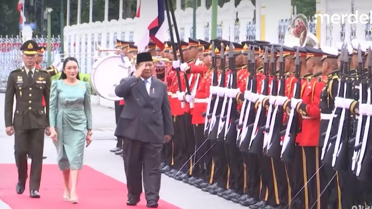 VIDEO: Cantiknya PM Thailand Temani Prabowo Jalan di Karpet Merah, Hormat ke Pasukan Militer
