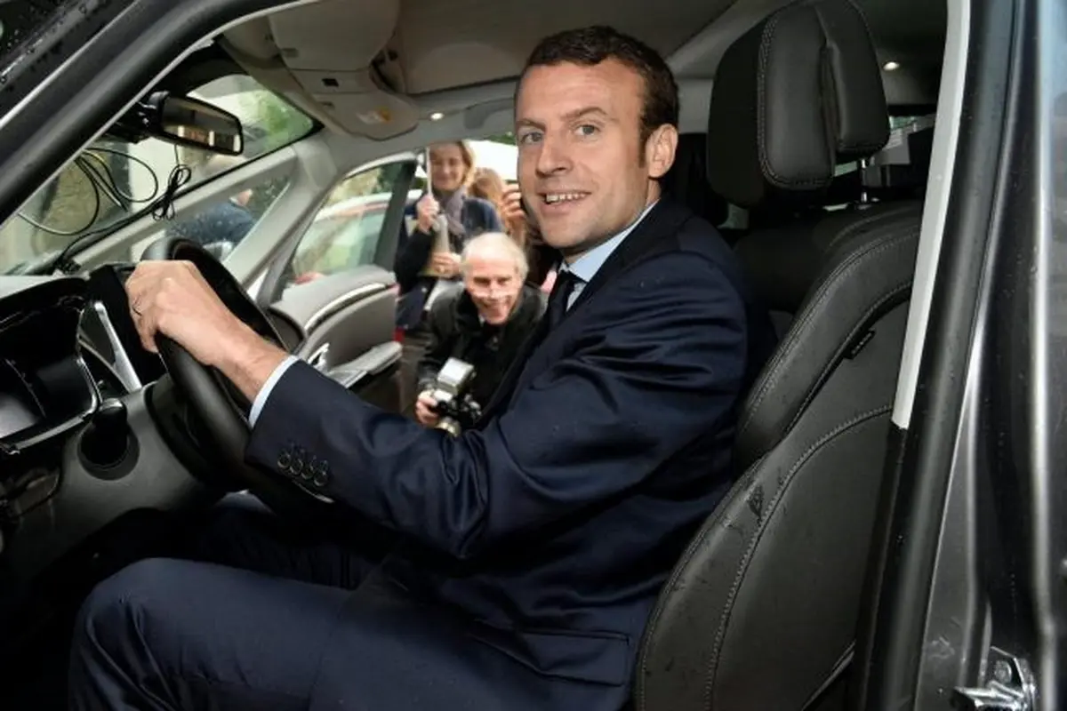 Emmanuel Macron dan Renault Espace