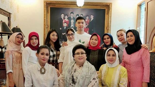 Segera Menikah Ini 5 Momen Nikita Willy Dengan Keluarga Besar Indra Priawan Hot Liputan6 Com