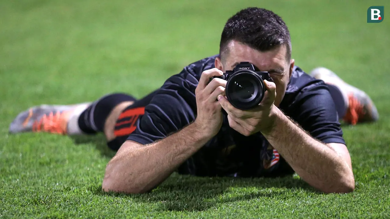Foto: Tingkah Kocak Ondrej Kudela, Jadi Fotografer Dadakan saat Sesi Latihan Persija Jelang Laga Terakhir di BRI Liga 1 2022/2023