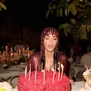 Kim Kardashian Pakai Gaun Vintage Rabanne dari 1995 Rayakan Ulang Tahun ke 34