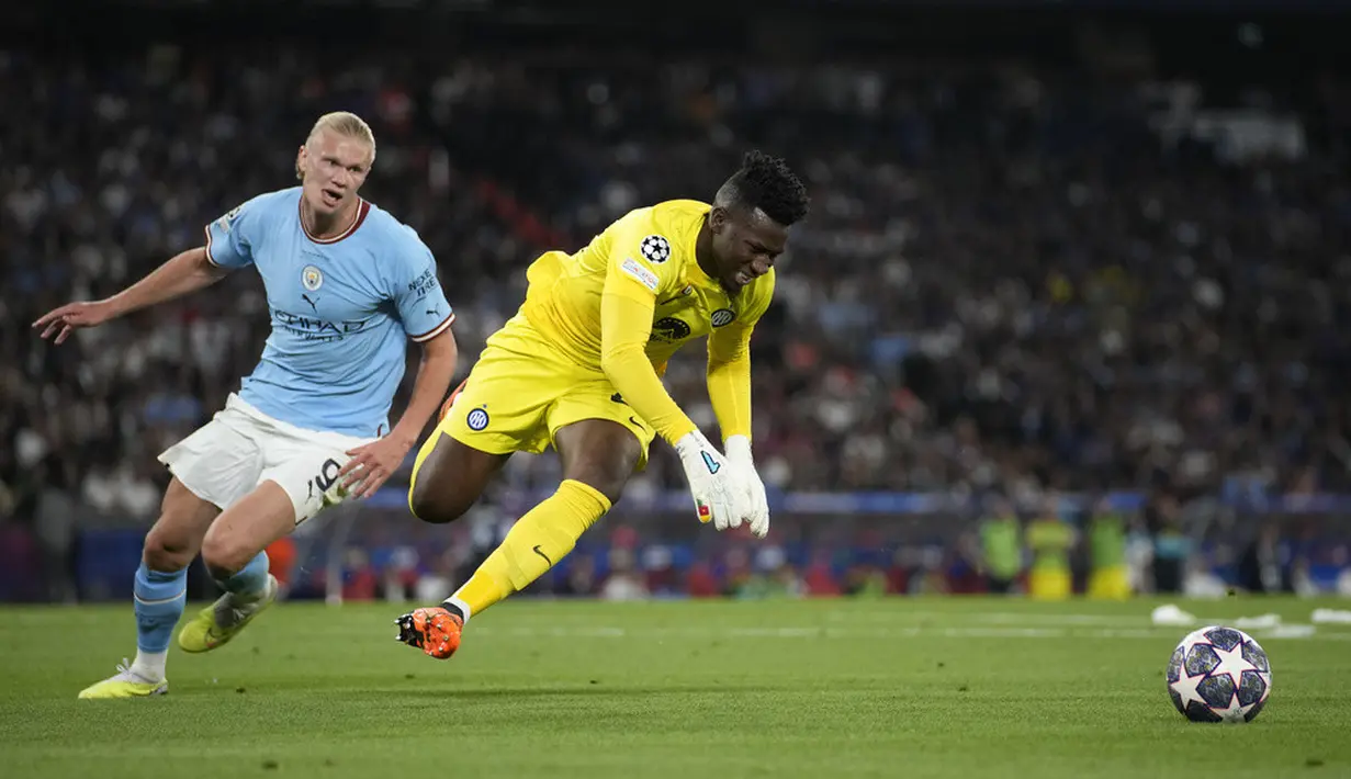 <p>Haaland menjadi pencetak gol terbanyak di Liga Champions 2022/2023 dengan koleksi 12 gol. Jumlah gol Haaland sudah sulit dikejar meski eks pemain Borussia Dortmund itu mandul di tiga laga terakhir yakni dua pertandingan semifinal melawan Real Madrid dan final saat kontra Inter Milan. (AP Photo/Emrah Gurel)</p>
