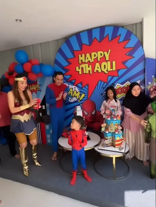 "Baby oh baby..dikerjain dikit deh pas ulang taun🤣," tulis Ayu Dewi membagikan video singkat ngerjain putranya. [Instagram/mrsayudewi]