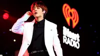 Jungkook BTS saat tampil di California pada 2019. (AFP/Rich Fury)