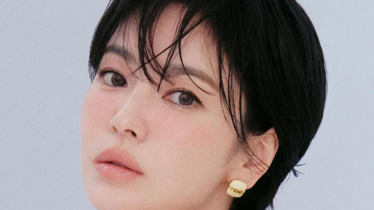 Pesona Memukau Song Hye Kyo dalam Foto B-Cut, Pancarkan Inner Beauty dengan Makeup Nude dan Bob Haircut