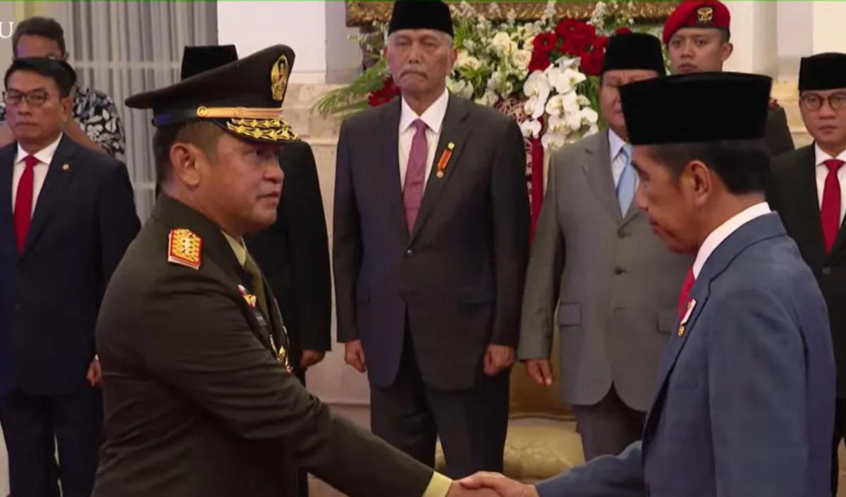 Menko Maritim dan Investasi Luhut Binsar Pandjaitan turut hadir dalam pelantikan tersebut.&nbsp;