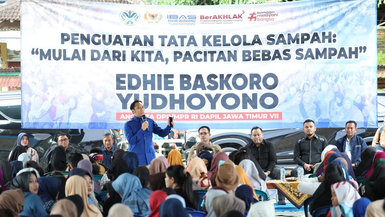 Wakil Ketua MPR RI, Edhie Baskoro Yudhoyono (Ibas) di Desa Wareng, Punung, dengan kegiatan bertema “Penguatan Tata Kelola Sampah: Mulai dari Kita, Pacitan Bebas Sampah” (Istimewa)