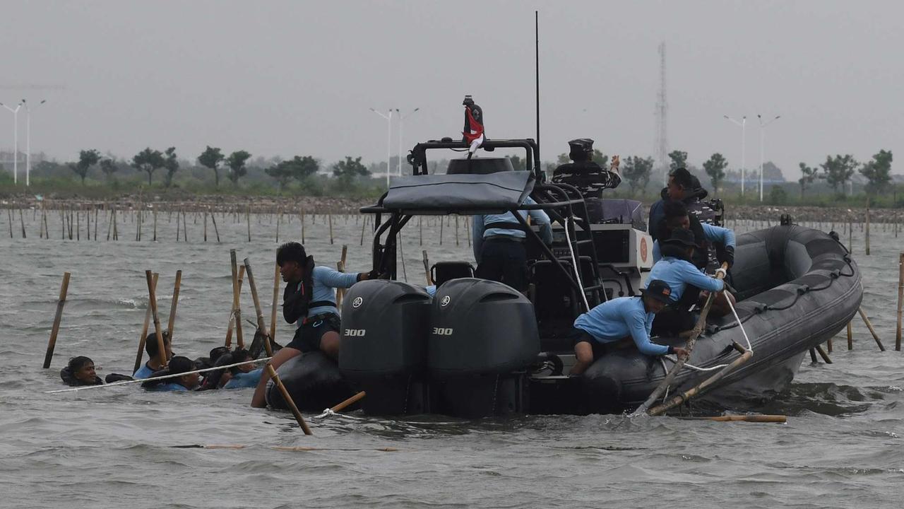 Aksi Ribuan Pasukan TNI AL dan Nelayan Bersatu Bongkar Pagar Laut Misterius di Tangerang