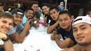 Dedi Kusnandar menikmati makan malam bersama rekan-rekannya di Todak Waterfront Kinabalu. (Instagram)