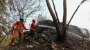 Diketahui kebakaran di TPS Limo terjadi sejak pukul 21.15 WIB. (Liputan6.com/Herman Zakharia)