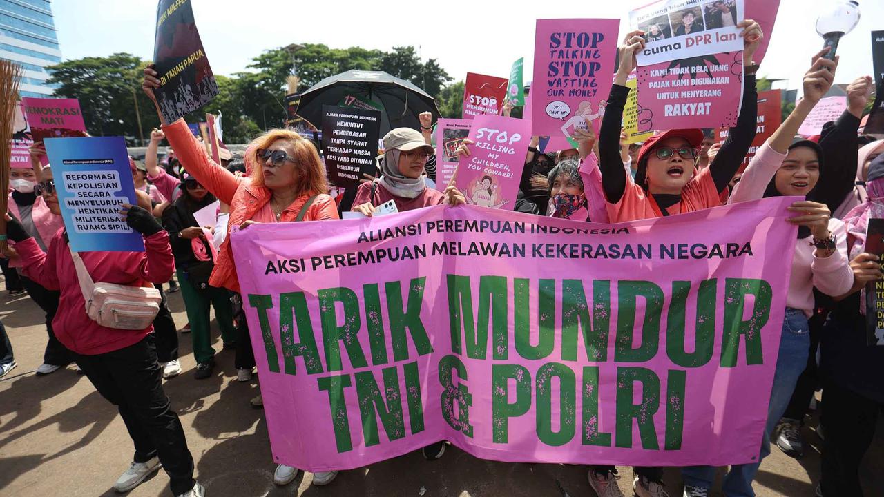 FOTO: Perempuan Turun ke Jalan, Suarakan Keadilan dan Hentikan Kekerasan