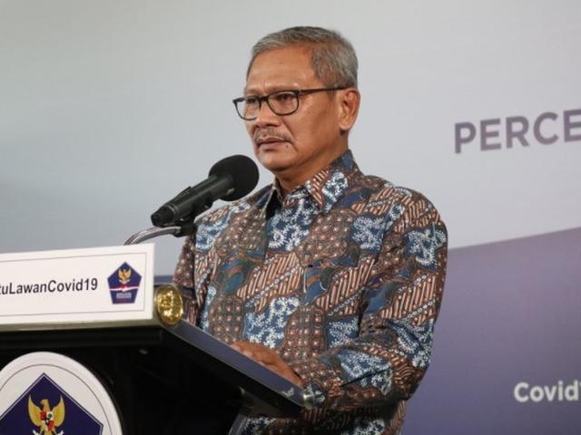 Ketika Batik Dan Scarf Jadi Sorotan Dalam Jumpa Pers Corona Covid 19 Lifestyle Liputan6 Com