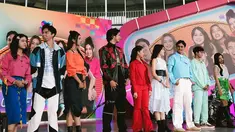 Konsep acara yang dikemas secara apik juga menjadi kunci kesuksesan Asmara Gen Z Love Fest. Bukan hanya sekadar fan meeting biasa, acara ini menyajikan beragam hiburan menarik. Beberapa diantaranya adalah konser musik dengan penampilan para pemain membawakan lagu-lagu soundtrack sinetron, sesi fan meet eksklusif, hingga drama musikal yang memukau. (Liputan6.com/IG/@aqeelacalista)