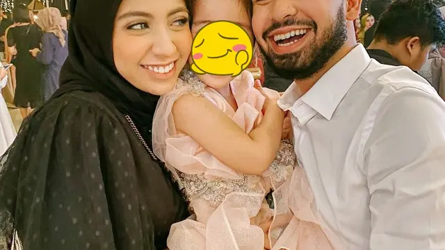 6 Potret Manis Vicky Alaydrus dan Suami, Kini Diterpa Isu Keretakan Rumah Tangga