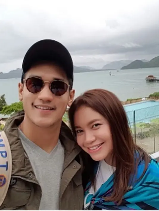 "Terima kasih Agaanku. Aku cinta kamu juga, seperti kamu juga mengajarkanku banyak hal. Terima kasih atas tiap momen indah, dan mengingatkan aku untuk bersyukur (ucap hamdallaah);), tak sabar berjumpa denganmu malam ini," jawab Rossa. 