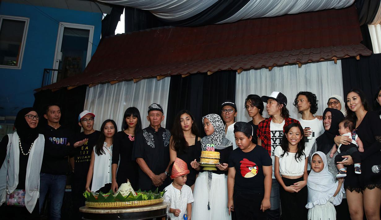Band Keluarga Bimbim dari Meja Makan Photo Bintang com