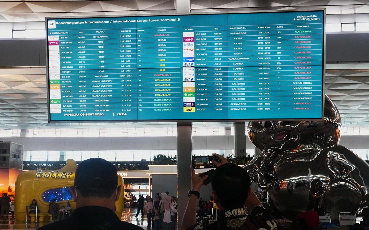 Abu Vulkanik Anak Krakatau Ganggu Penerbangan di Soekarno Hatta