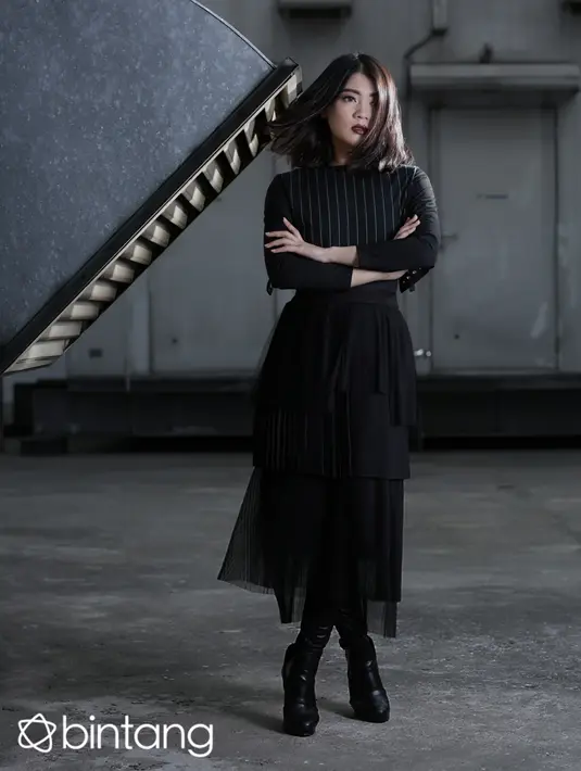 Dalam video klipnya, Indah Dewi Pertiwi tampil begitu enerjik dengan gerakan-gerakan tarianya. (Fathan Rangkuti/Bintang.com)