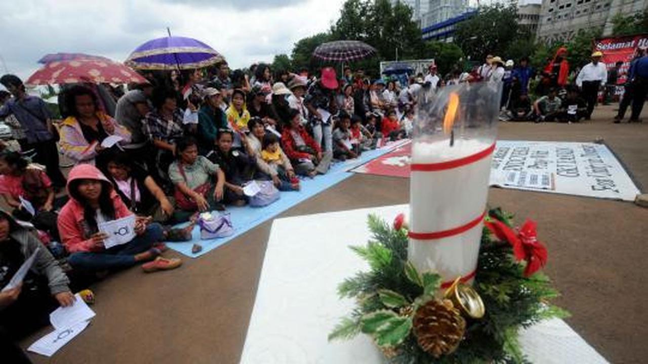 Jemaat GKI & HKBP Natalan di depan Istana Presiden