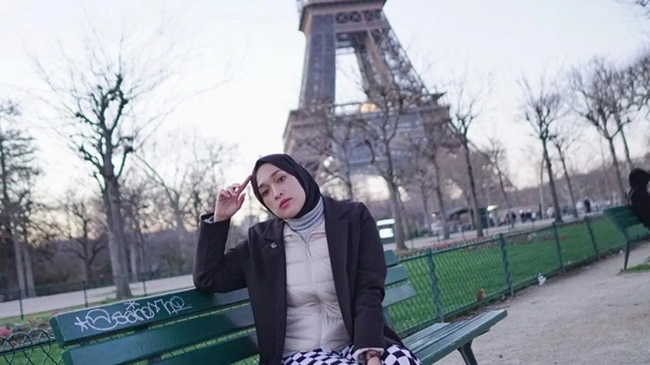 6 Potret Liburan Ririe Fairus di Paris, Impian Sejak Dulu Terwujud