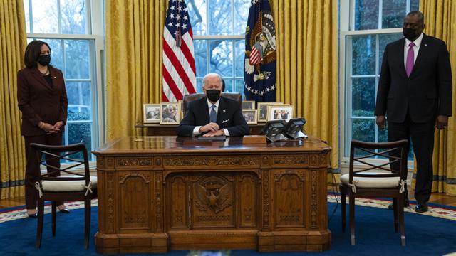 FOTO: Joe Biden Batalkan Larangan Transgender Masuk Militer AS Era Donald Trump