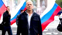 Bruce Willis `Injak` One Direction di Australia