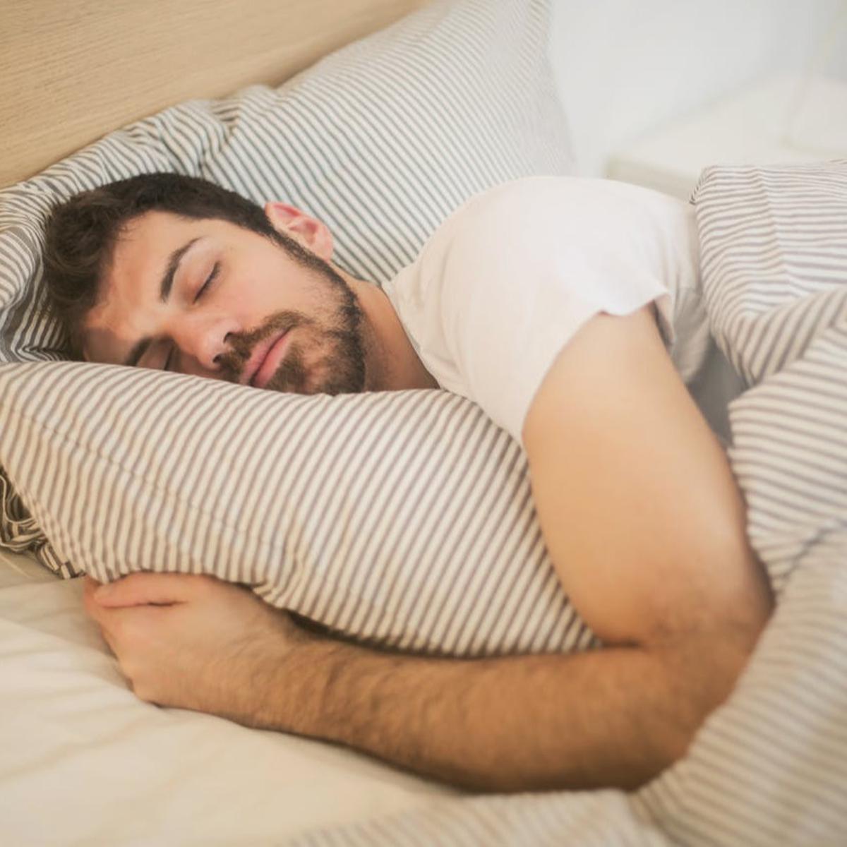 Ilustrasi Pria Tidur