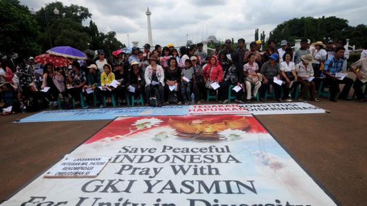 Jemaat GKI &amp; HKBP Natalan di depan Istana Presiden