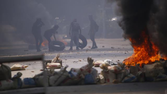 Makin Mencekam, Demonstran Myanmar Lawan Polisi Pakai Busur Panah