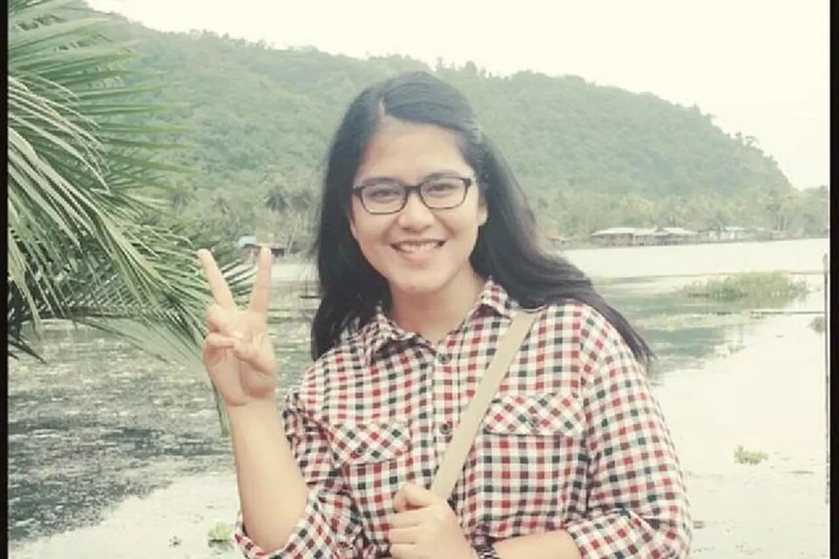 Kahiyang Ayu dan Kemeja Kotak-Kotak