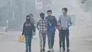 Kabut asap terus menyelimuti kota Lahore di Provinsi Punjab, Pakistan. (Arif ALI/AFP)