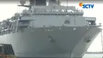Usai upacara penyambutan, awak Kapal HMS Albion sempat beramah tamah dengan belasan anak yatim piatu Panti Asuhan Nuruz Zahro, Koja, Jakarta Utara.