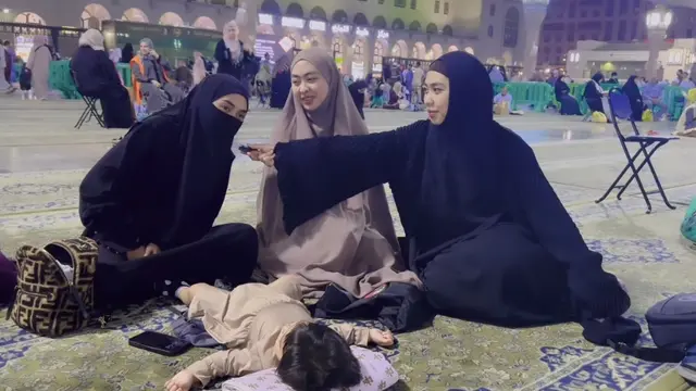 Ria Ricis dan Teuku Ryan Umroh