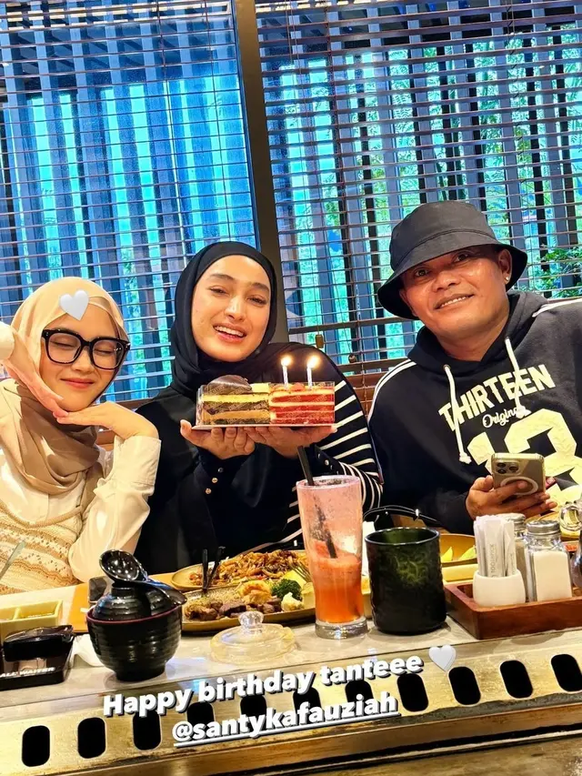 Ultah Santyka Fauziah ke-30