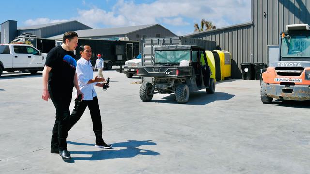 Jokowi Bertemu Elon Musk di SpaceX Amerika Serikat