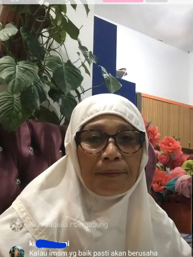 Siaran langsung Nursyah ibunda Indah Permatasari di Instagram, Selasa (25/4/2023). (Foto: Dok. Instagram @mustaminnursyah)