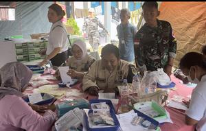 Kegiatan Bakti Sosial Bhakti Kanyini Ausindo 2025 di SMKN 1 Panggarangan, Bayah, Banten (Liputan6.com/Muhammad Radityo Priyasmoro)