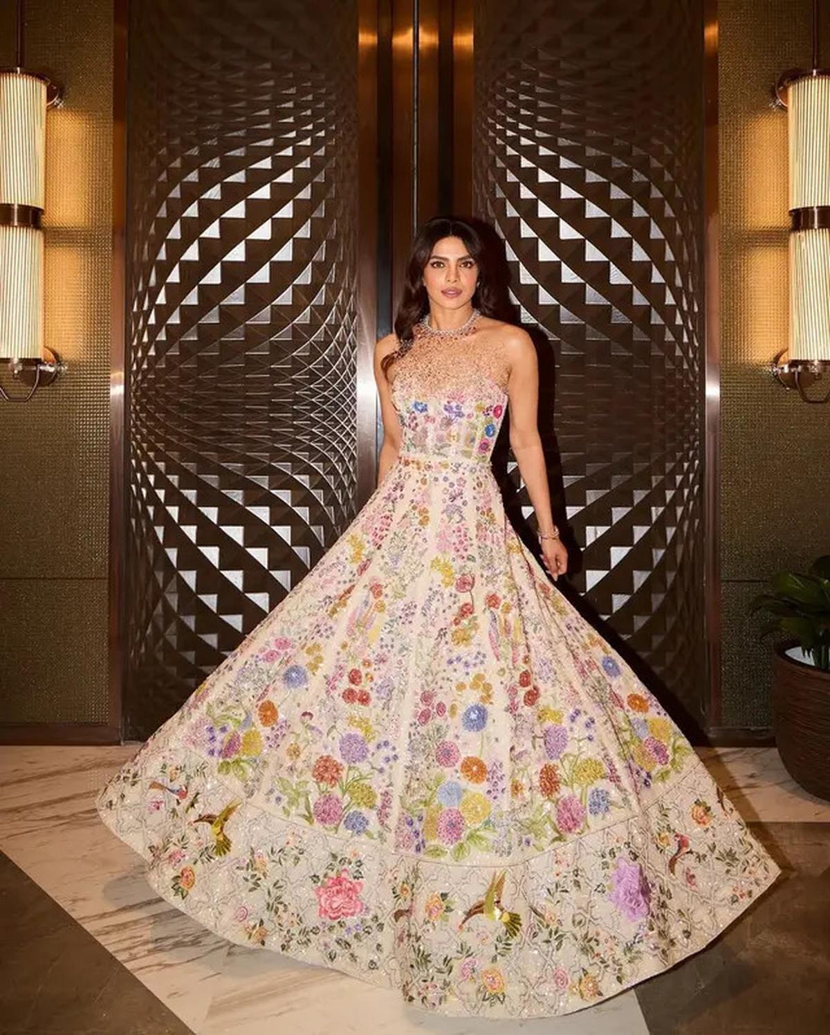 6 Potret Penampilan Priyanka Chopra di Rangkaian Pernikahan Sang Adik, Memukau