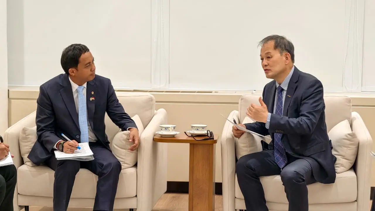 Menteri Kehutanan Republik Indonesia, Raja Juli Antoni, bertemu dengan Direktur Eksekutif Asia Forest Cooperation Organization (AFoCO), Park Chongh0 (Istimewa)