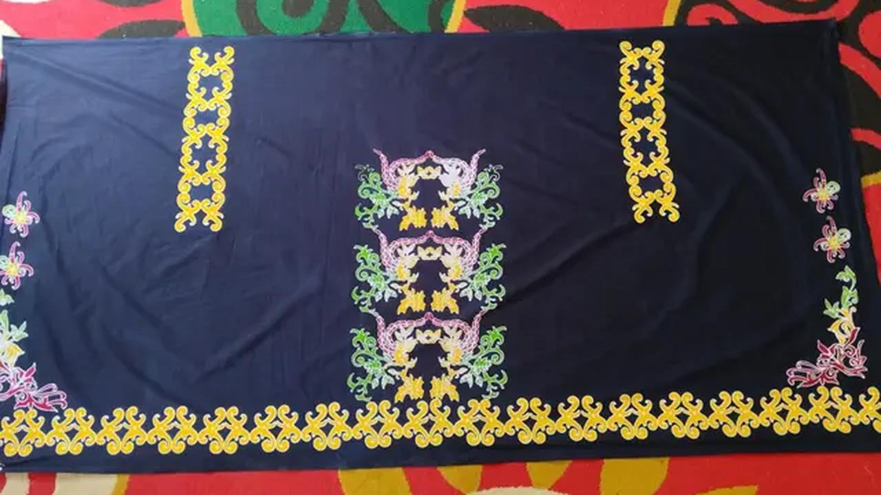 Wastra karya Lubung Batik 2M.